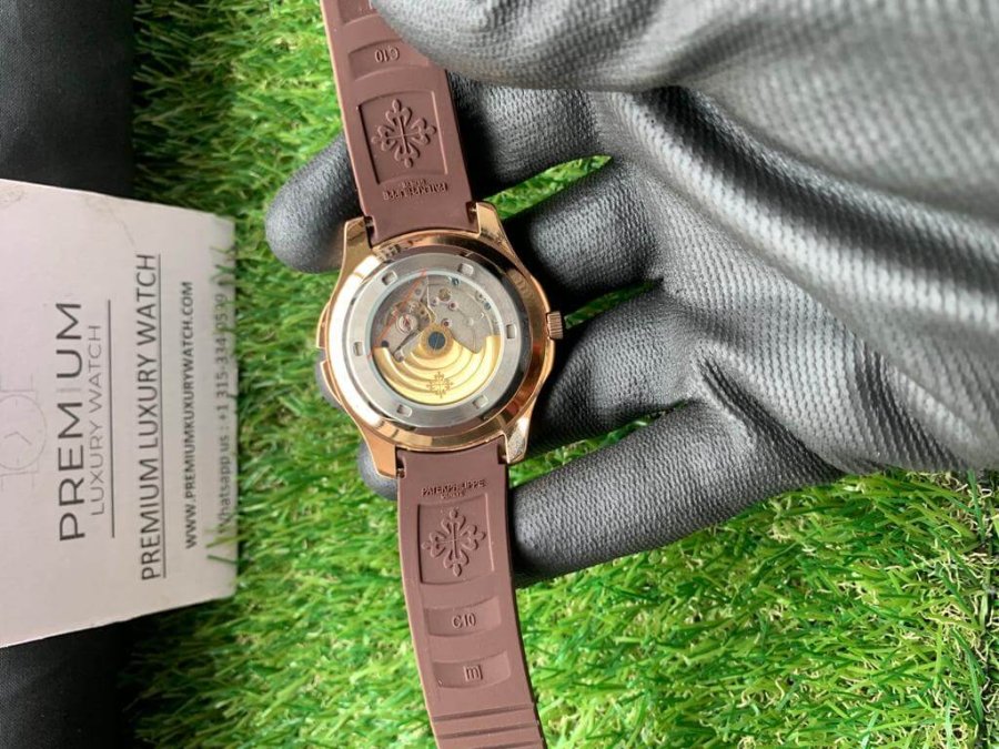 patek aquanaut travel time